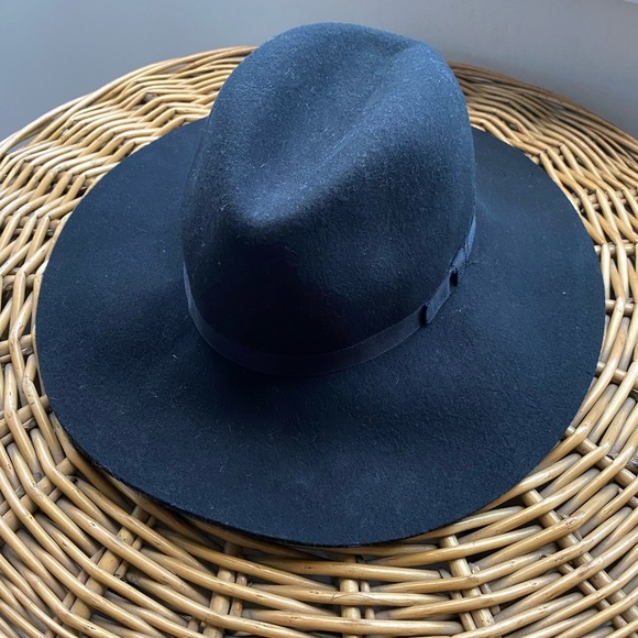 Express - Wide Brim Hat - Picture 2 of 3